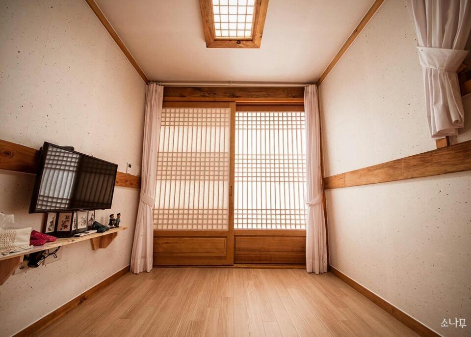 ג'אונג'ו Jeongga Hanok מראה חיצוני תמונה